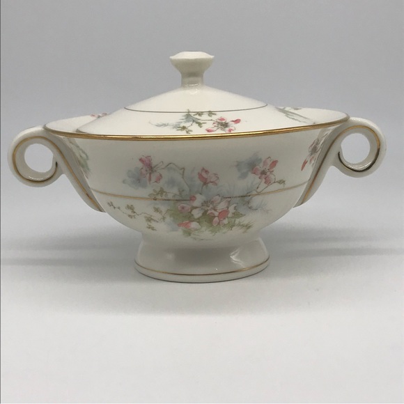 Theodore Haviland 1920 Dogwood floral Vintage Covered dish with Handles - Picture 1 of 16